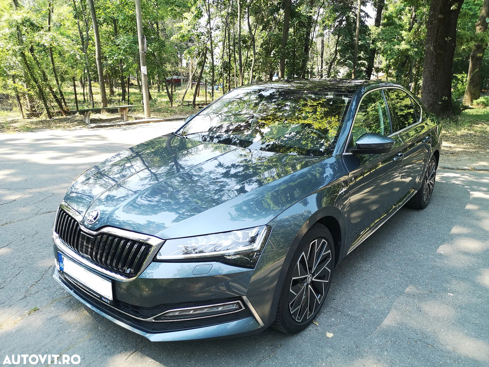 Skoda Superb 2.0 TDI DSG Laurin & Klement - 2