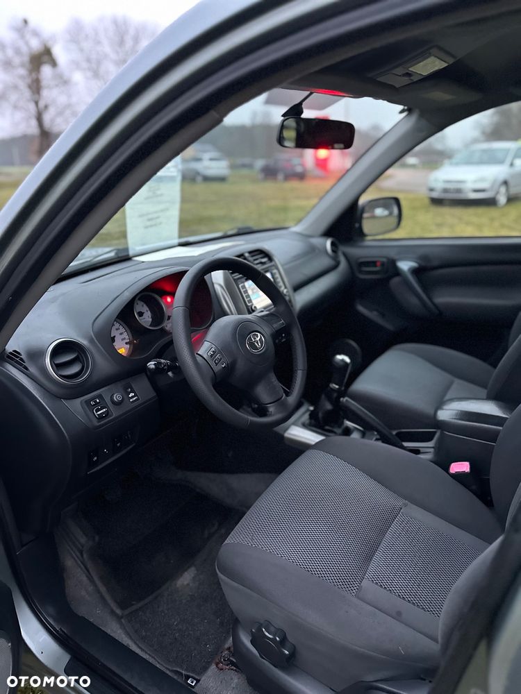 Toyota RAV4 2.0 D-4D 4x4 - 5