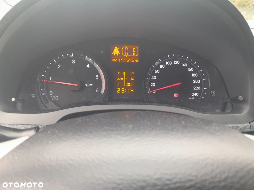 Toyota Avensis 2.2 D-CAT Premium - 20