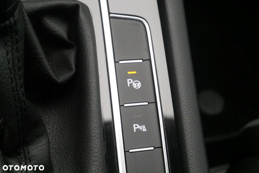 Volkswagen Passat Variant 2.0 TSI Elegance DSG - 25