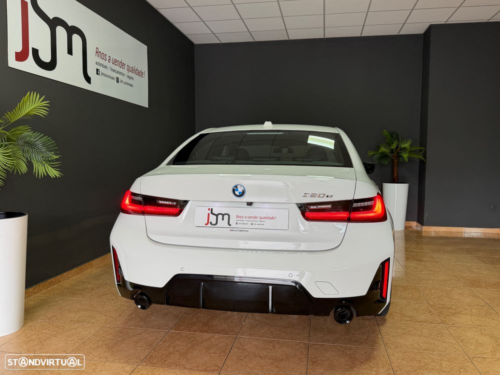 BMW 320 e Pack Desportivo M Auto - 16