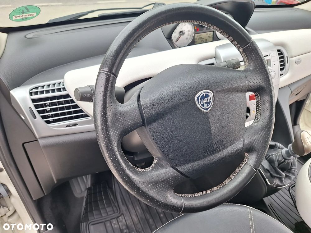 Lancia Ypsilon Y 1.2 8v Elefantino Gold - 20