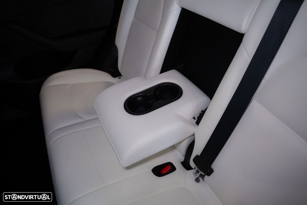 Tesla Model Y Long Range Dual Motor AWD - 39