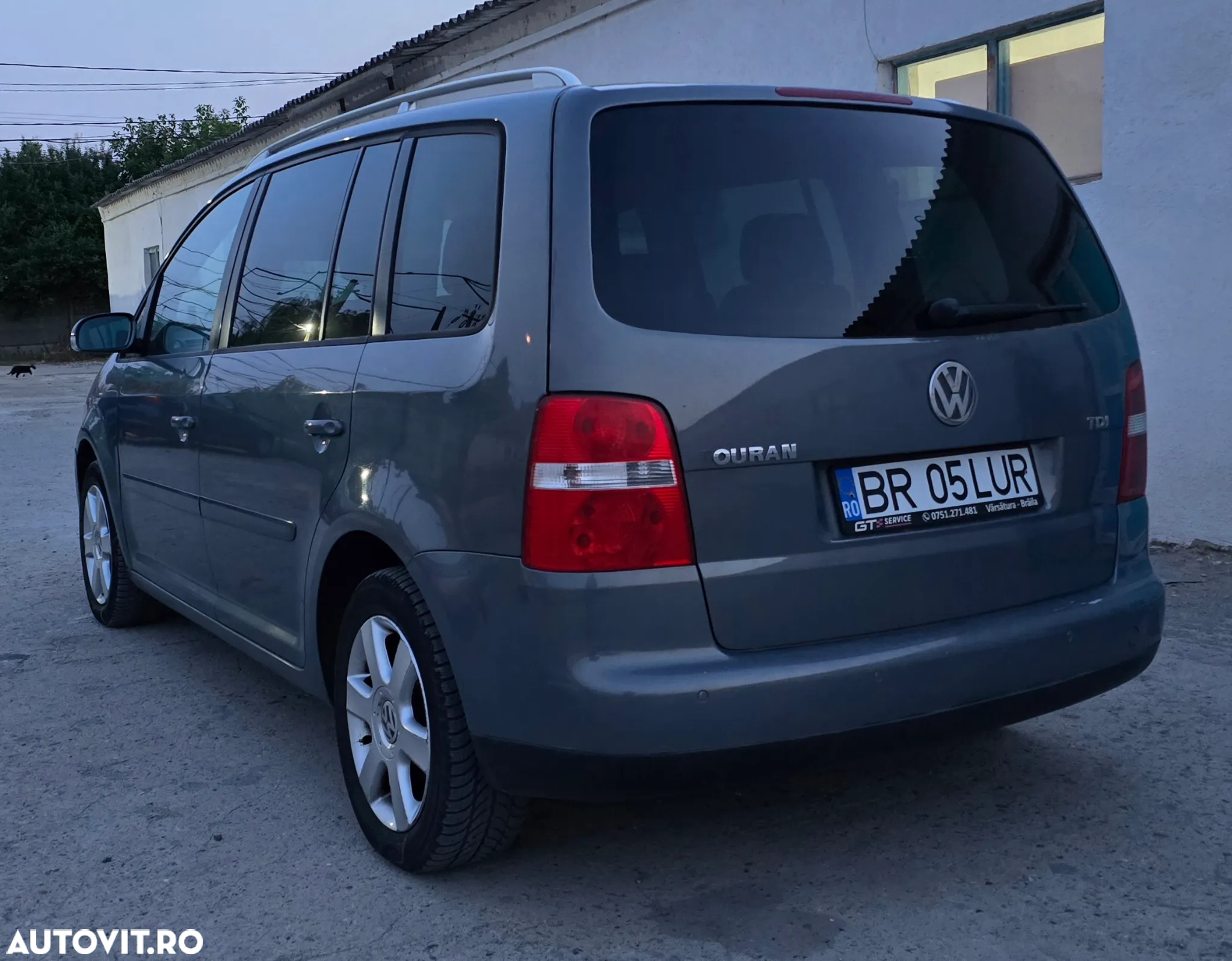 Volkswagen Touran 1.9TDI Highline DSG - 13