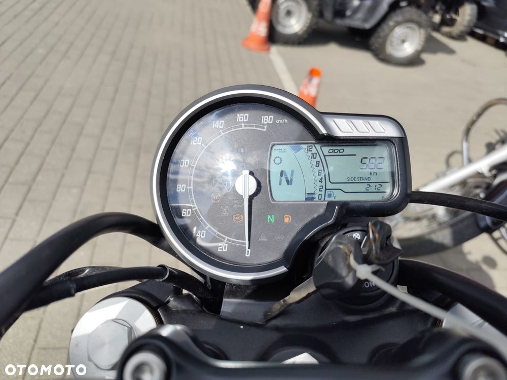 Triumph Speed Twin - 9