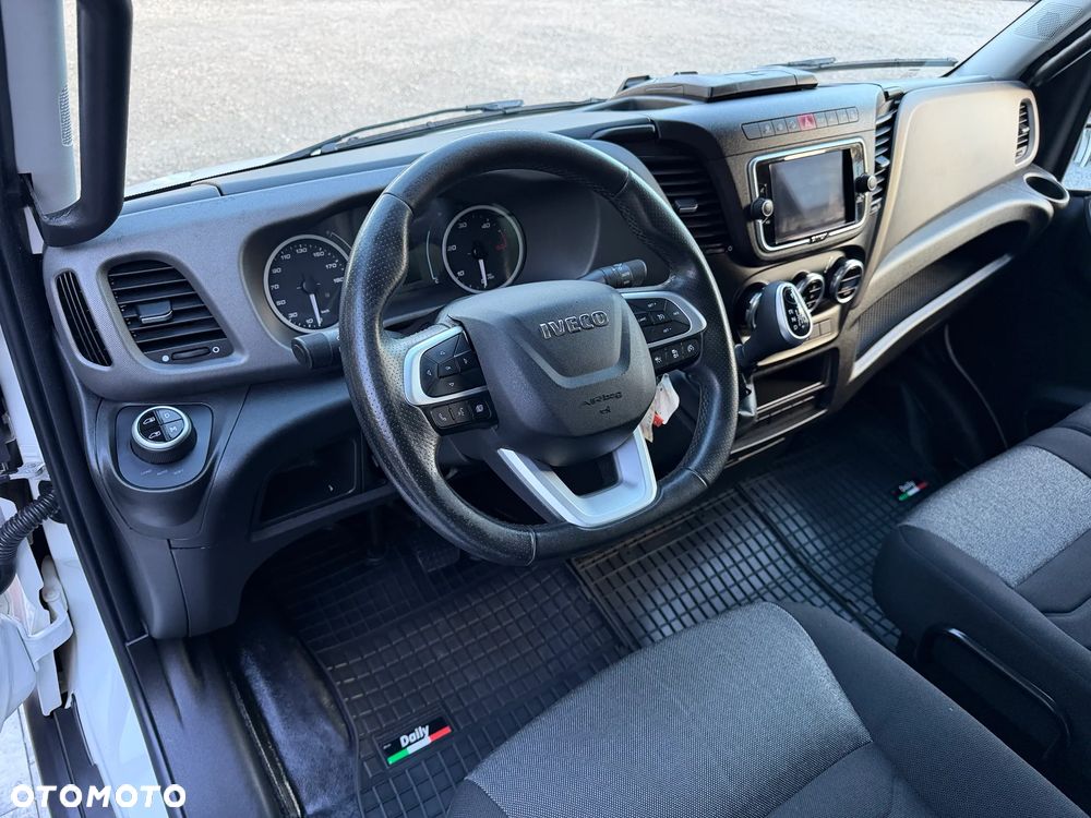 Iveco 35/50c180 Kontener 4.9m + Winda 750kg / Najbogatsze wyposażenie / Poduszki AIRPRO / Automatyczna skrzynia / Ledy / Nowe opony / Zarejestrowany FV23% - 26