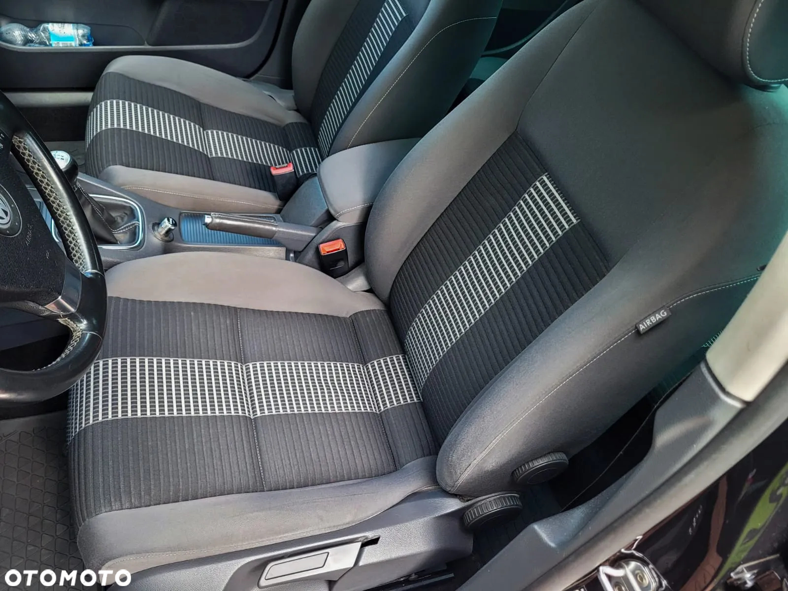 Volkswagen Golf V 1.9 TDI DPF BlueMot Comfortline - 8