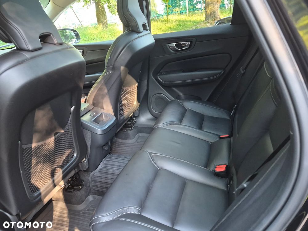 Volvo XC 60 B4 D AWD Momentum Pro - 21