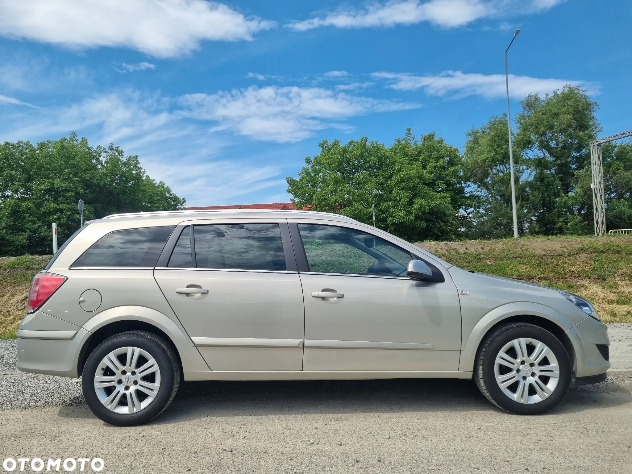 Opel Astra 1.6 Caravan Cosmo - 11