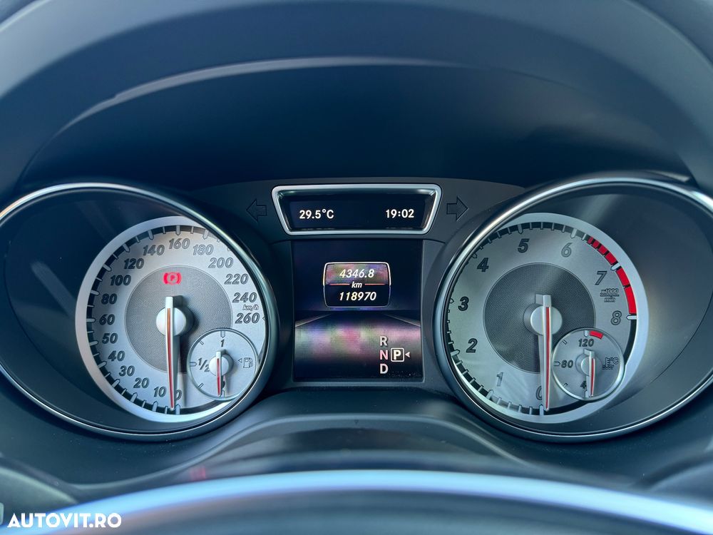 Mercedes-Benz CLA 200 7G-DCT AMG Line - 10