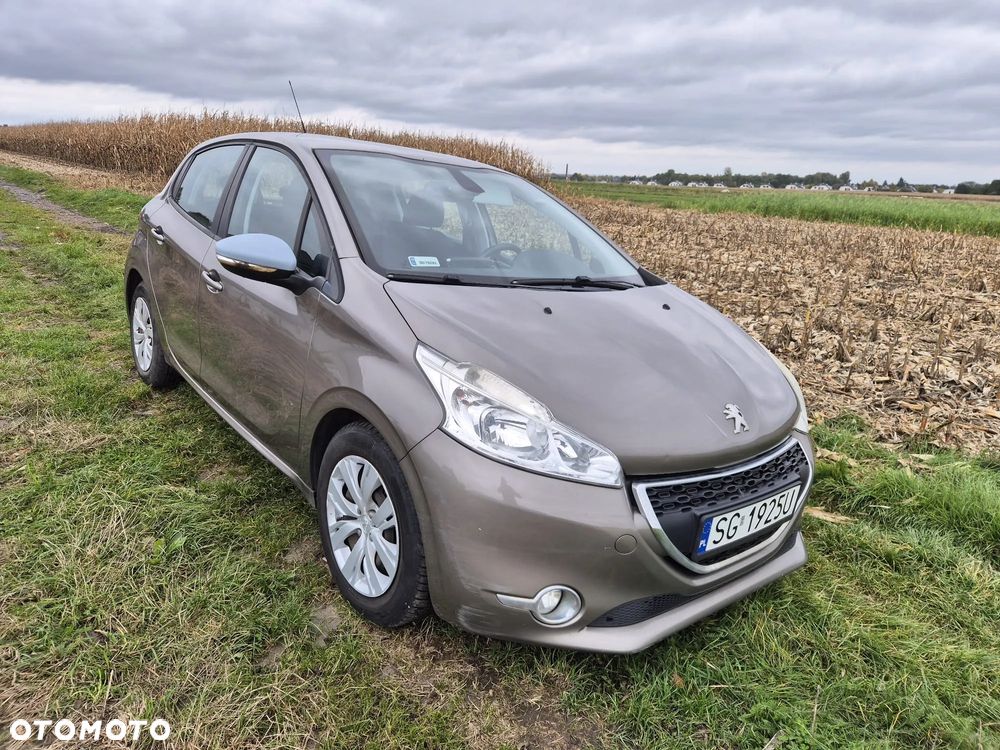 Peugeot 208 - 1
