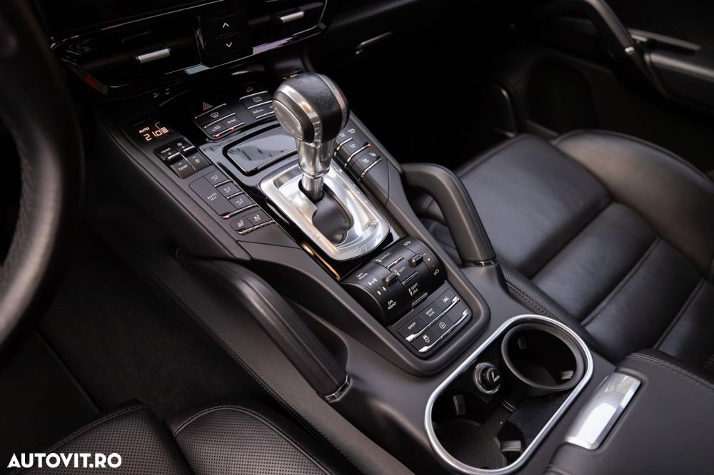 Porsche Cayenne - 21