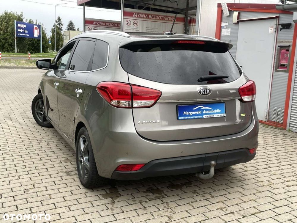 Kia Carens - 7