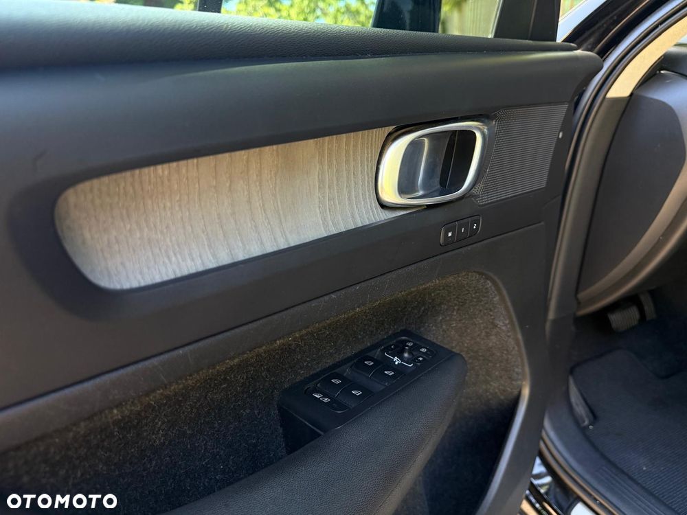 Volvo XC 40 T5 AWD R-Design - 22