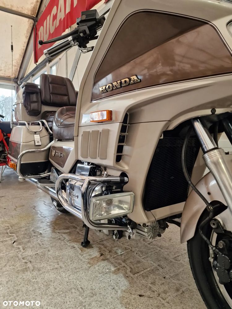 Honda GL - 24