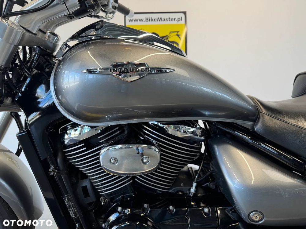 Suzuki Intruder - 22