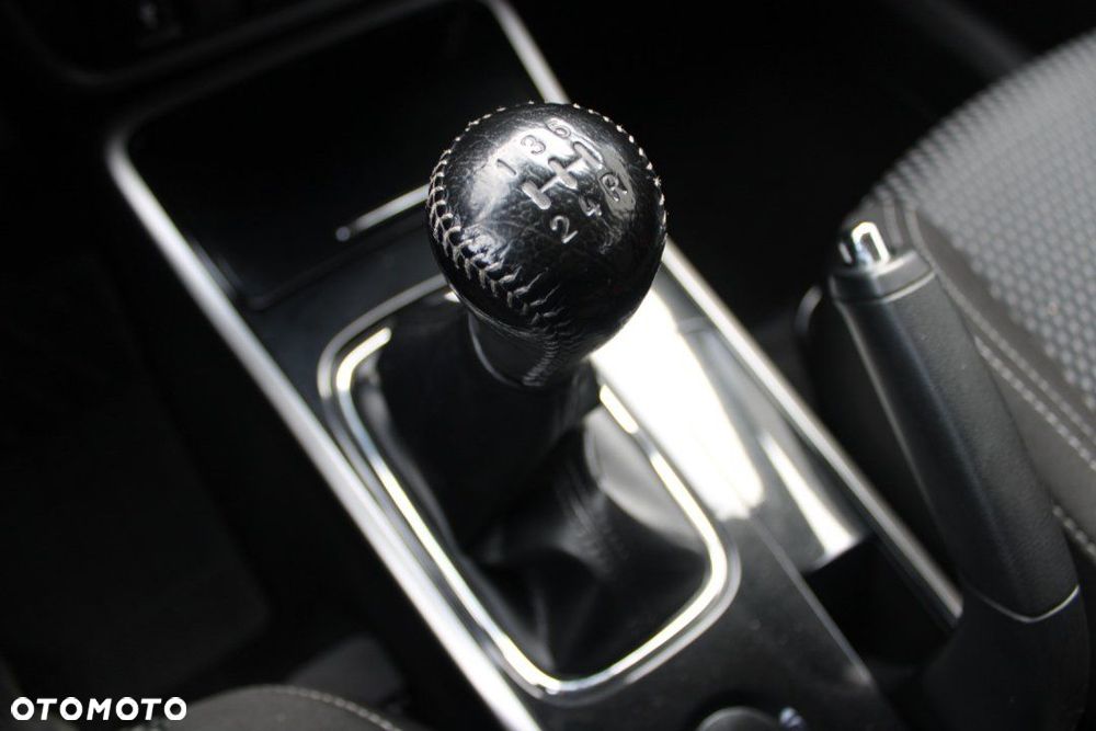 Mitsubishi Outlander - 32