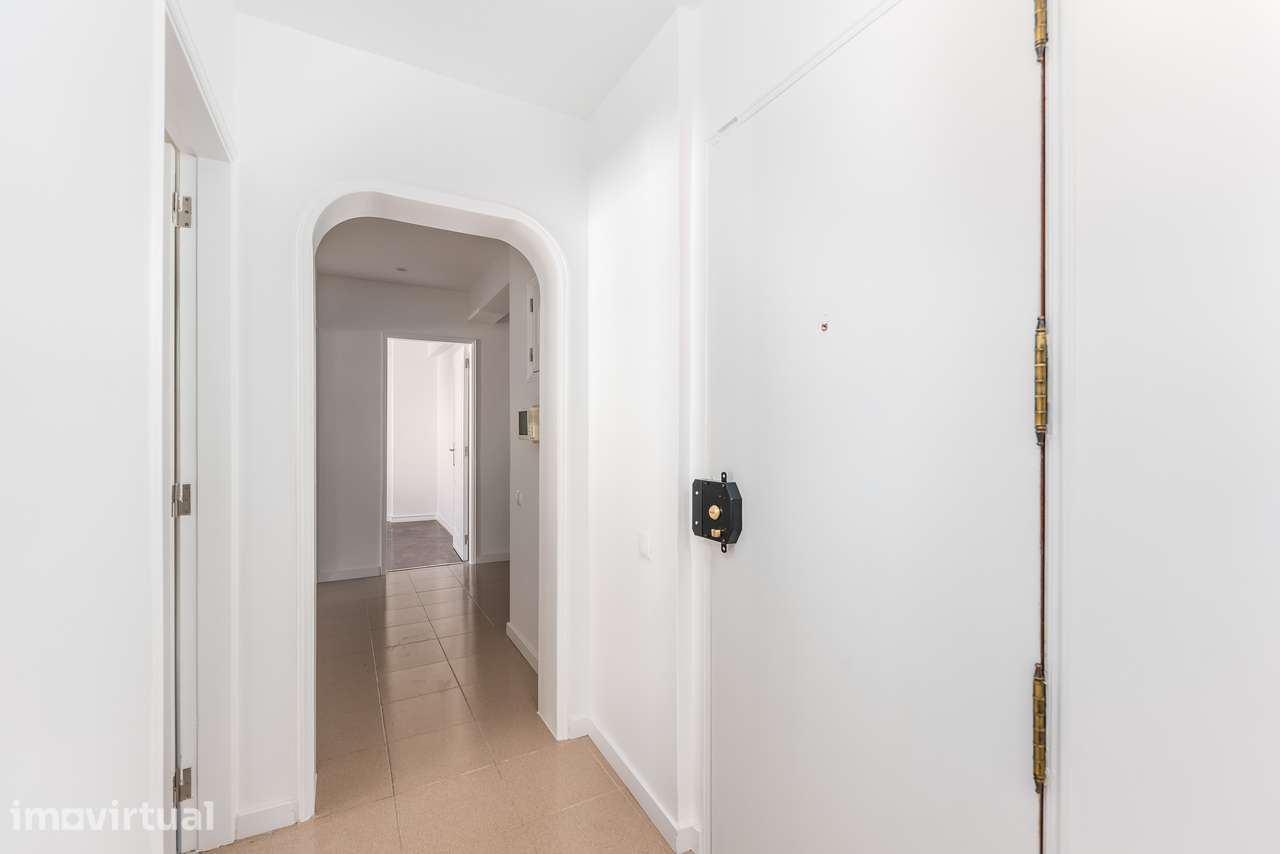 Apartamento T2 com varanda e elevador em Sintra - Grande imagem: 2/22