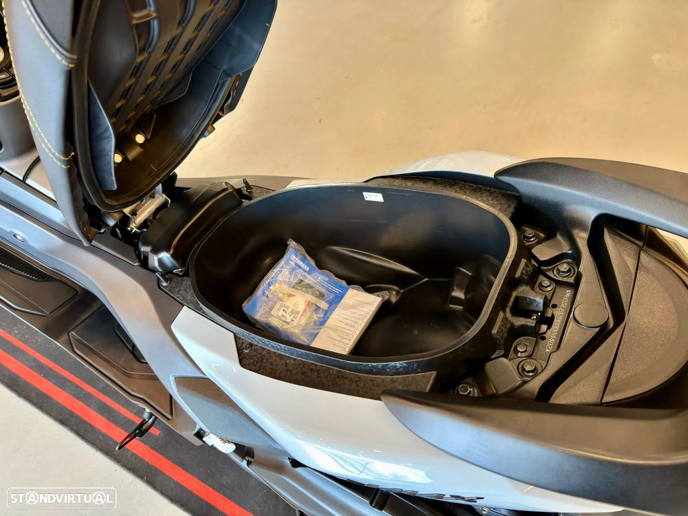 Yamaha NMAX Tech Max - 17