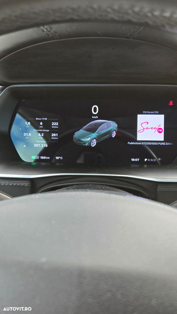 Tesla Model X - 12