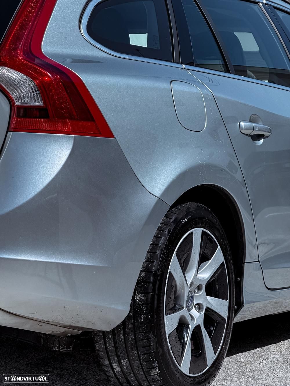 Volvo V60 2.4 D6 Momentum AWD Phev - 7