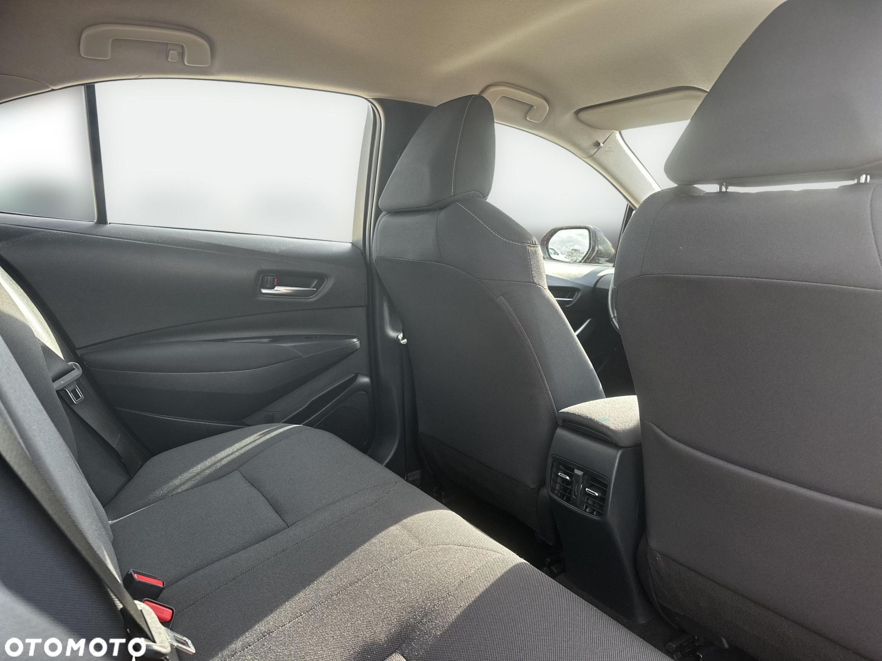 Toyota Corolla 1.8 Hybrid Comfort - 14