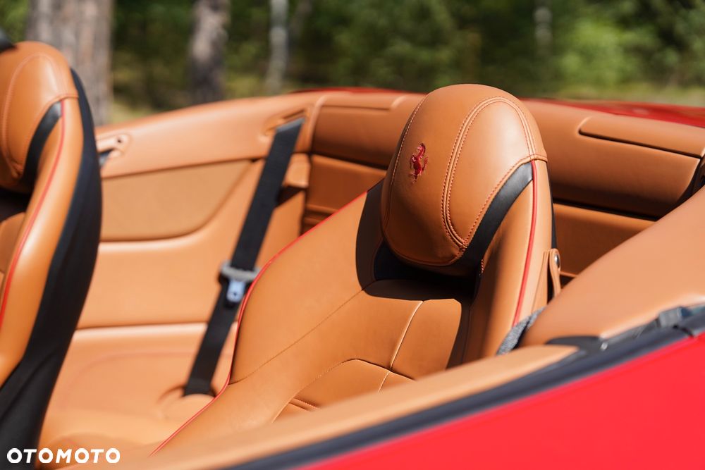 Ferrari California T - 10