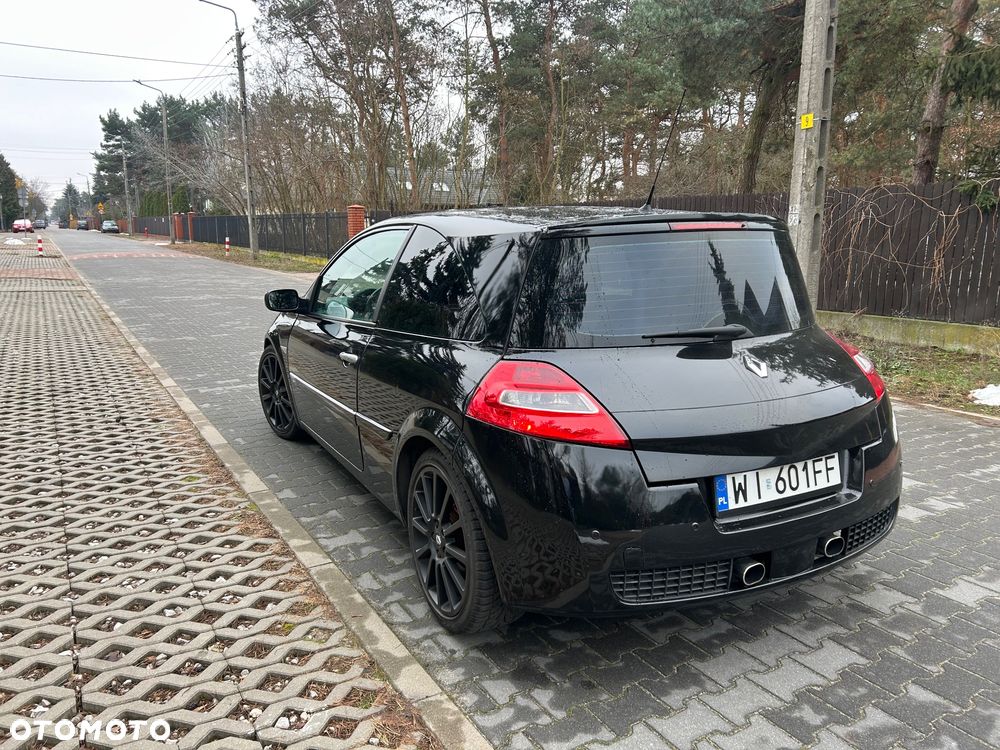 Renault Megane Sport F1-Team R26 - 8