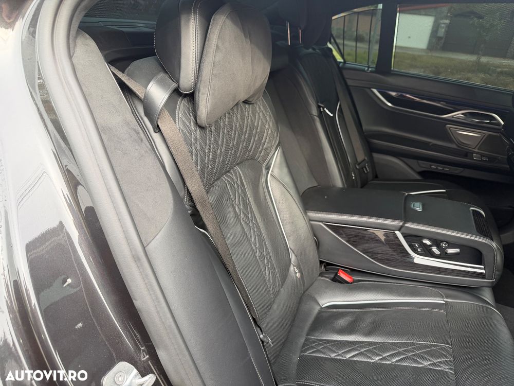 BMW Seria 7 730Ld xDrive - 38