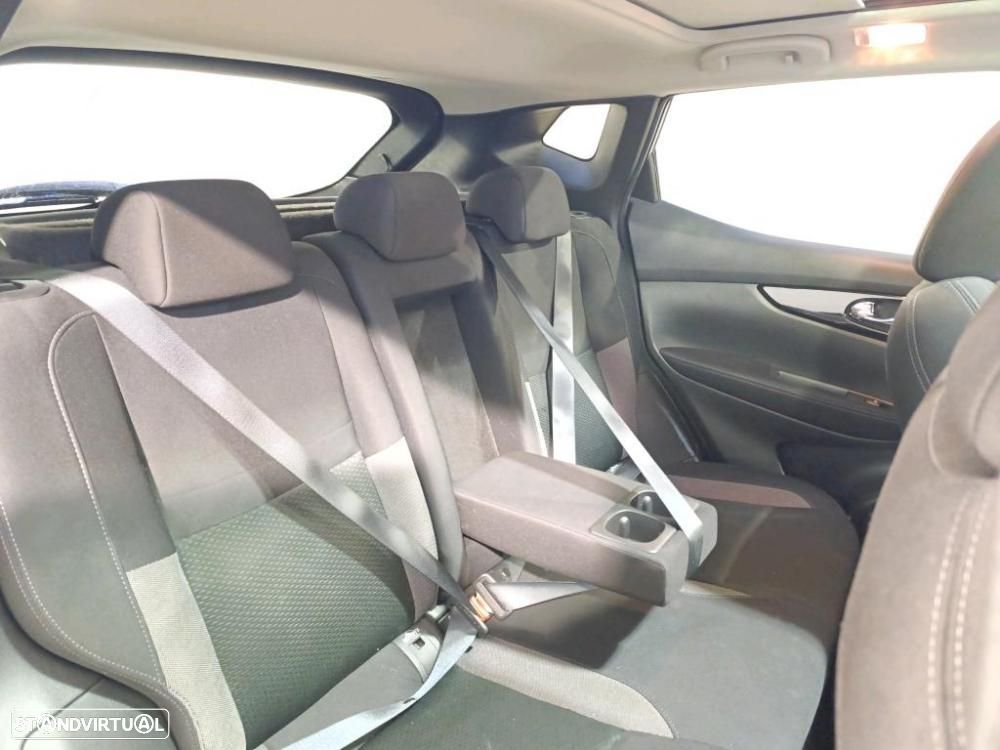Nissan Qashqai 1.5 dCi N-Connecta - 6