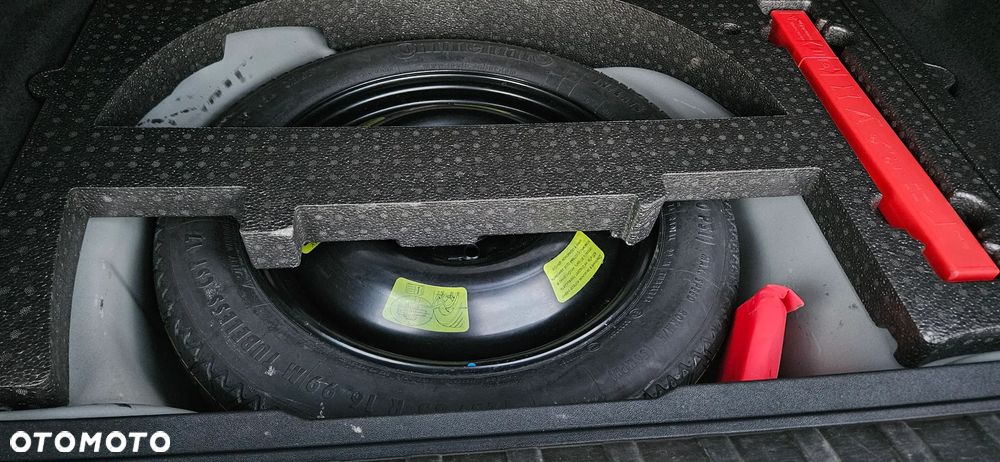 Peugeot 2008 1.6 BlueHDi Allure S&S - 17