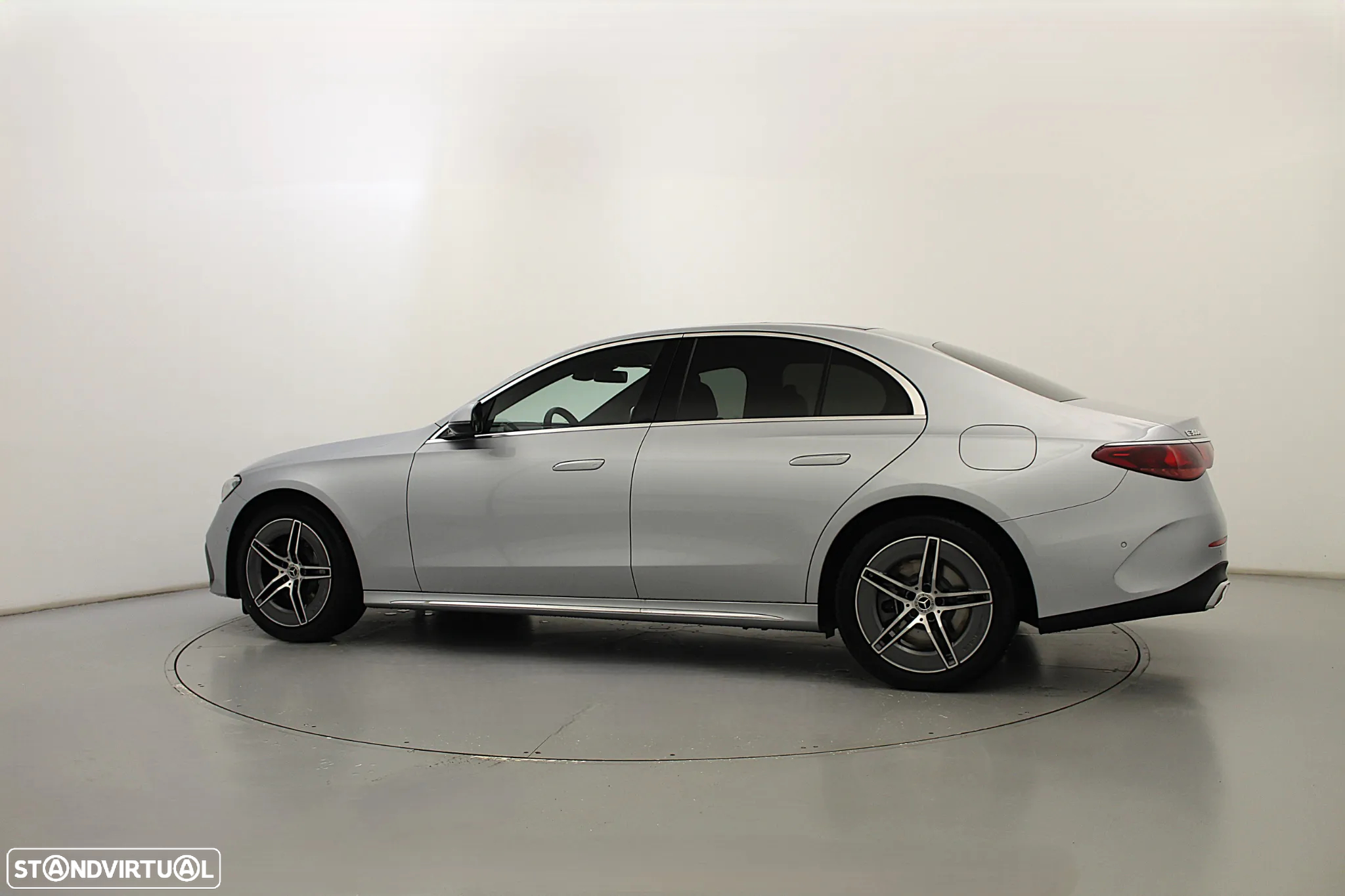 Mercedes-Benz E 300 Standard - 11