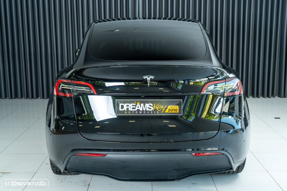 Tesla Model Y Standard RWD - 4