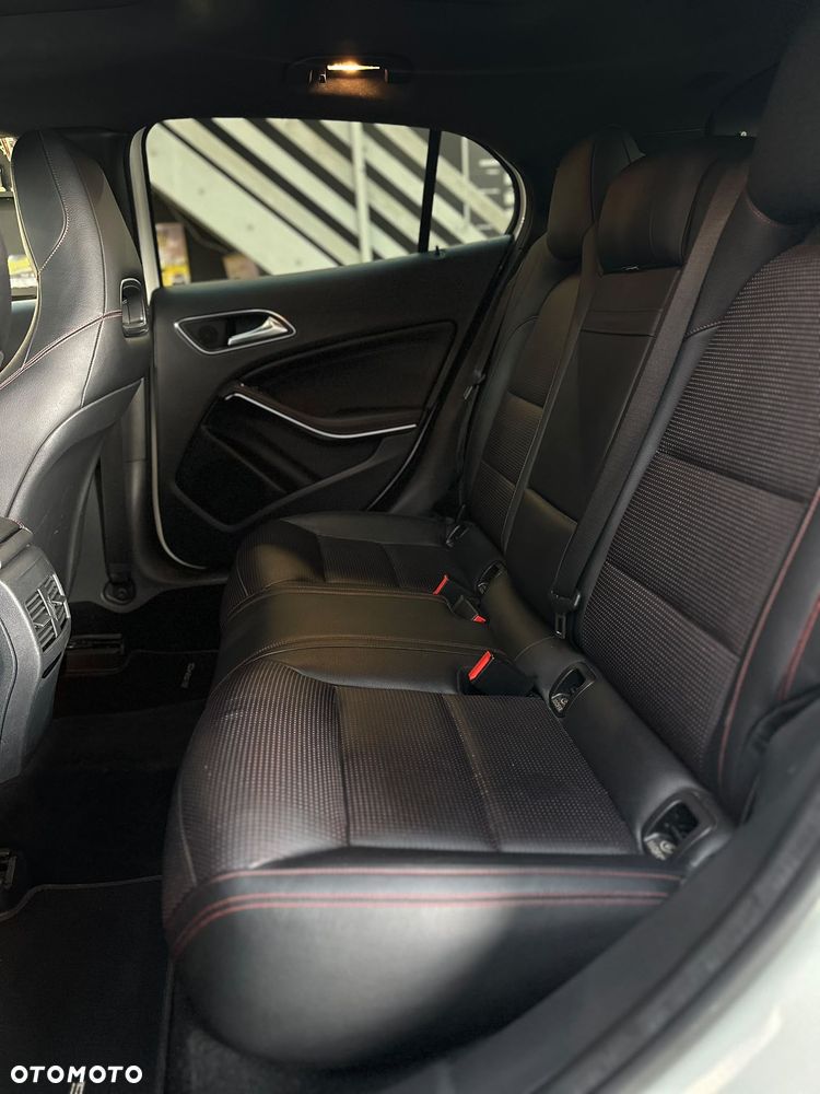 Mercedes-Benz GLA 250 4-Matic - 17
