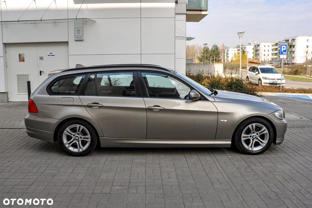 BMW Seria 3 320d DPF Efficient Dynamics Edition - 5