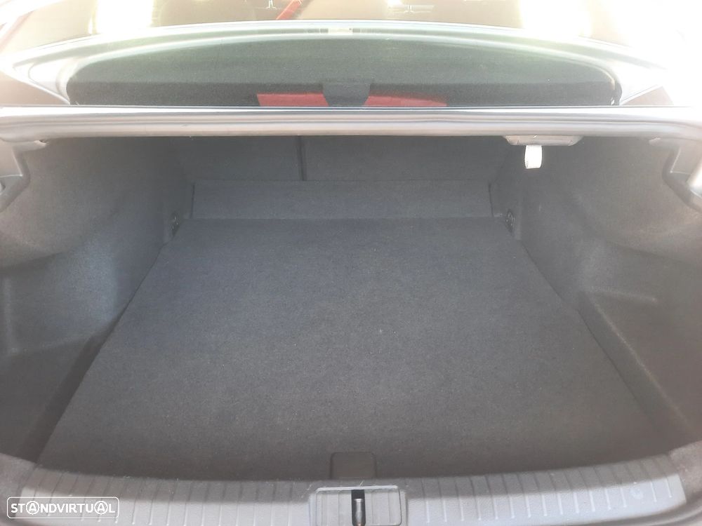 VW Passat 1.6 TDI BlueMotion - 42