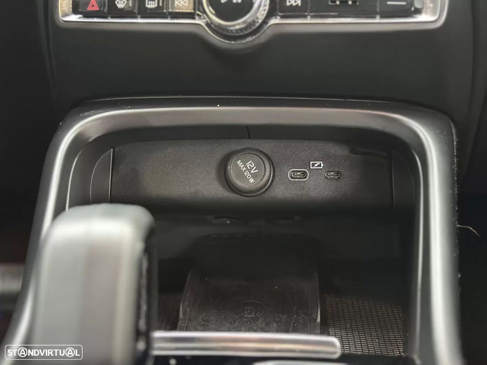 Volvo XC 40 Recharge Core - 25