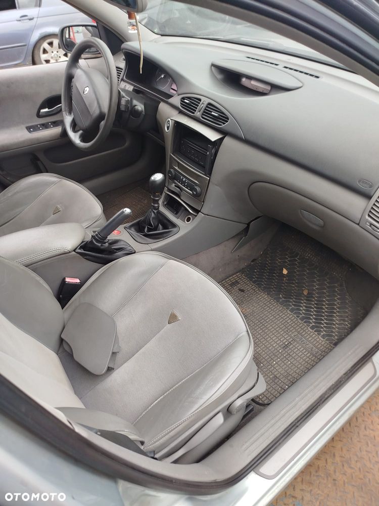 Renault Laguna 2 na części. - 4