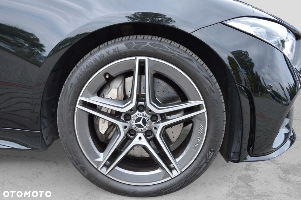 Mercedes-Benz CLS 300 d 4-Matic AMG - 11