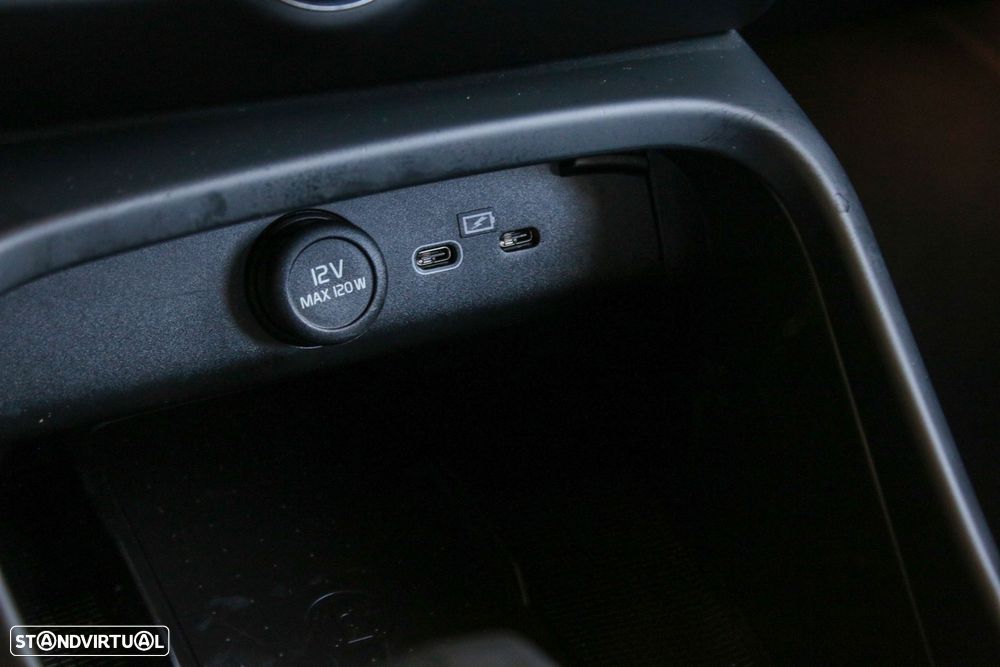 Volvo XC 40 Recharge Core - 26