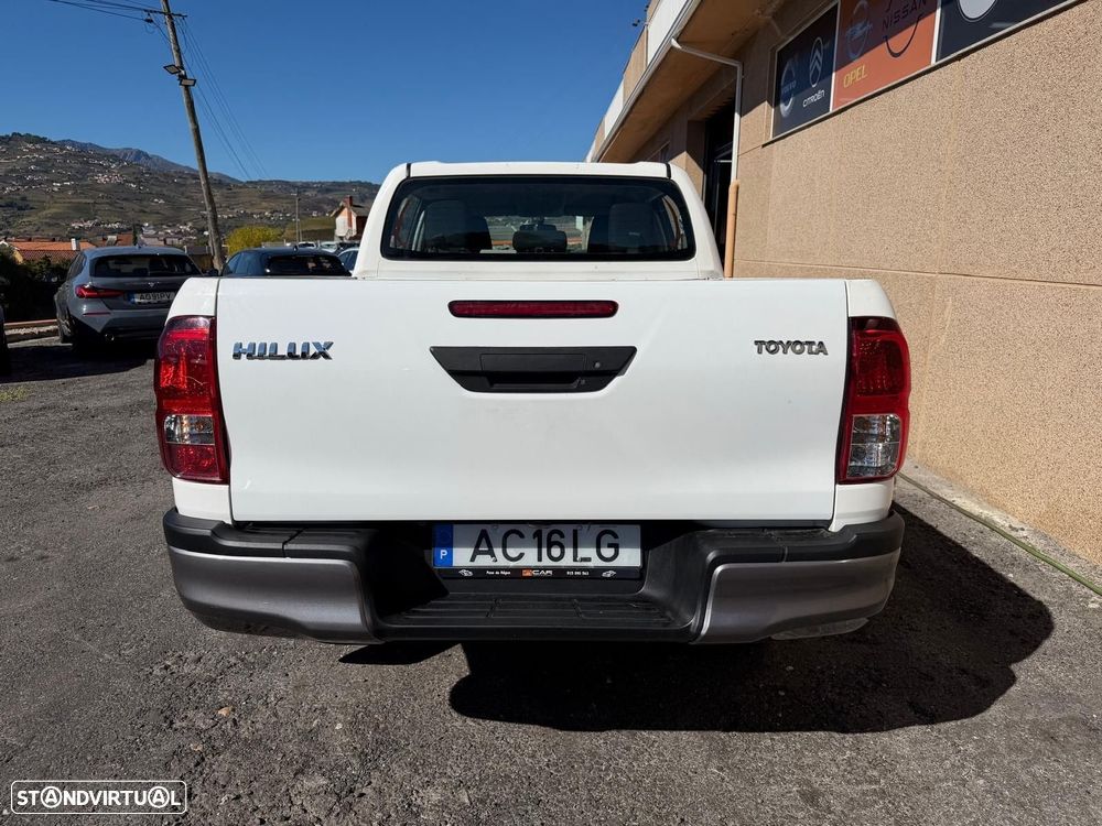Toyota Hilux 2.4 D-4D 4WD CD Premium Edition - 8