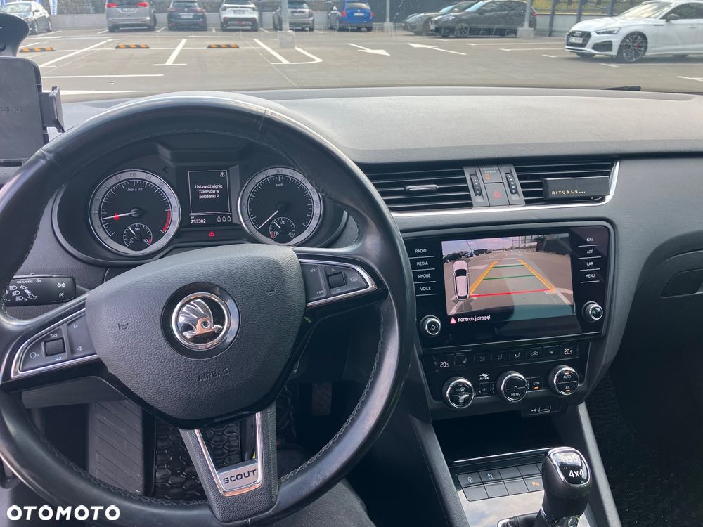 Skoda Octavia 2.0 TDI 4x4 DSG Scout - 13