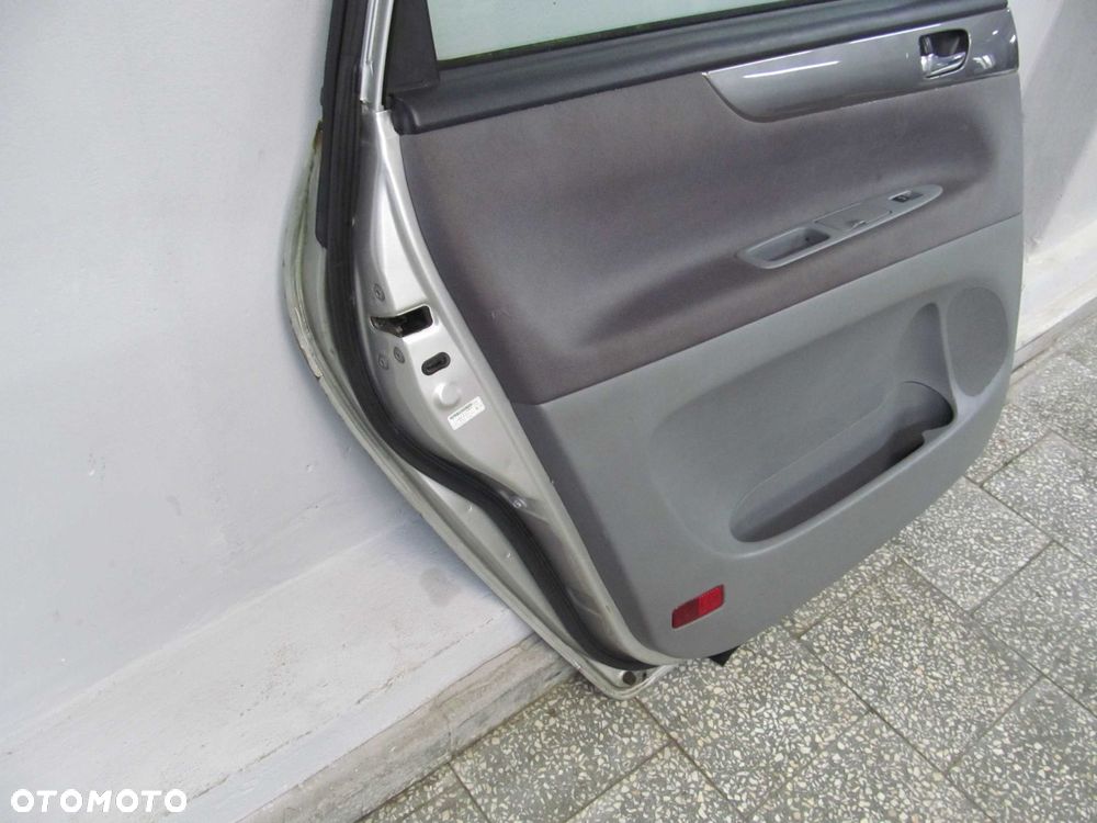 TOYOTA AVENSIS VERSO DRZWI LEWY TYL KPL 1C0 01-06 - 9