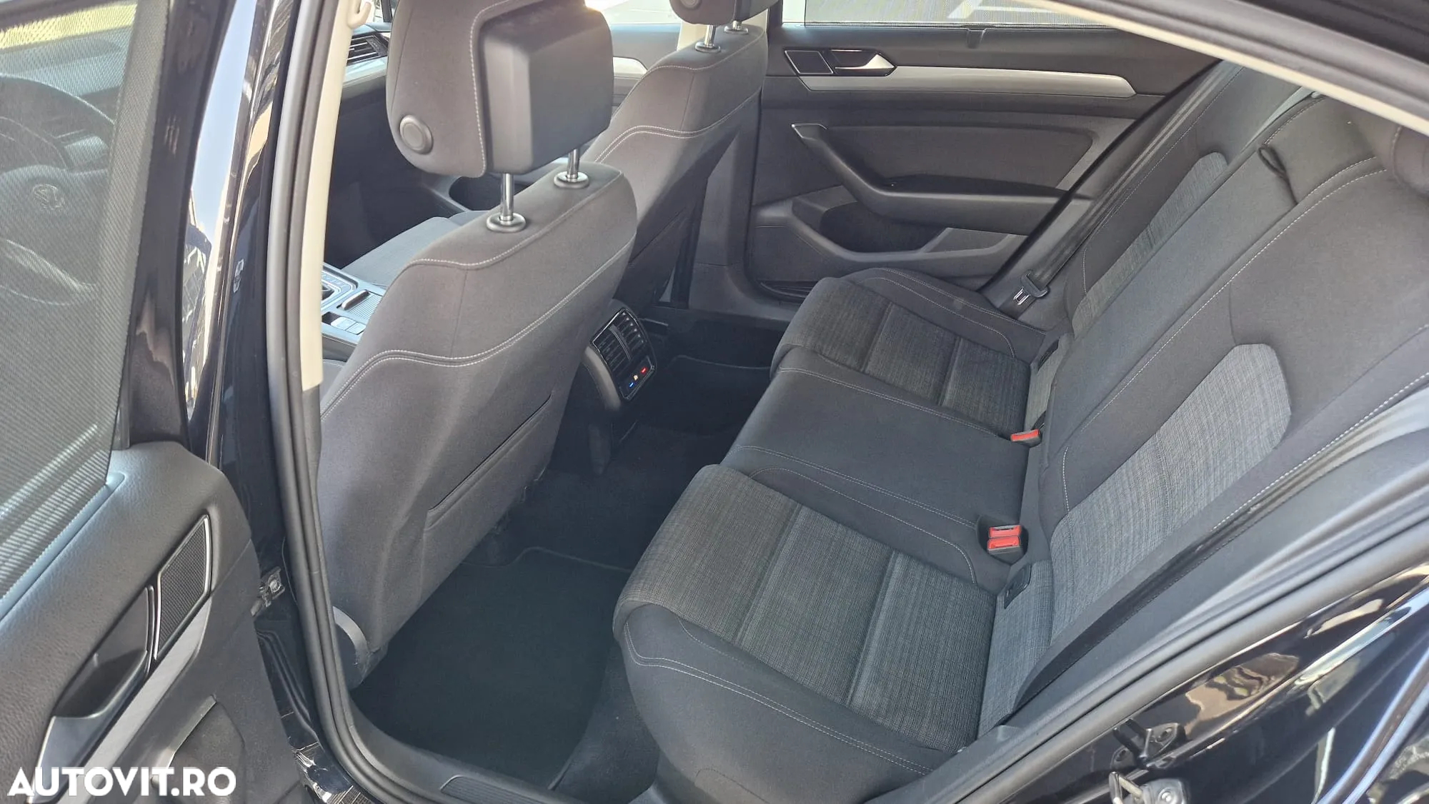 Volkswagen Passat Variant 1.6 TDI (BlueMotion Technology) DSG Comfortline - 11
