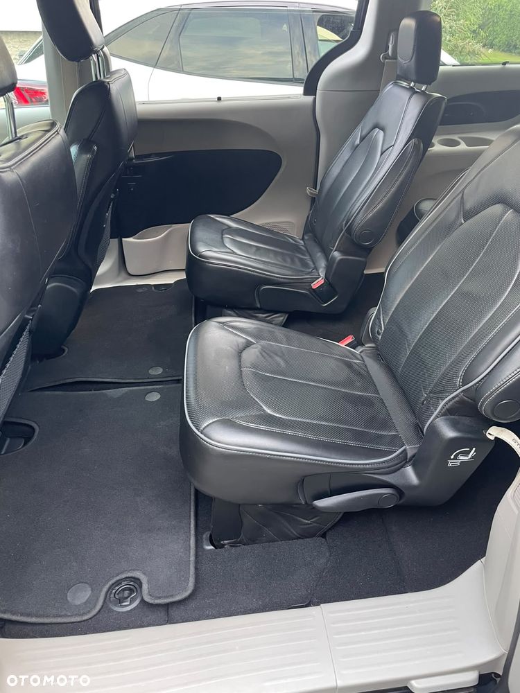 Chrysler Pacifica - 17