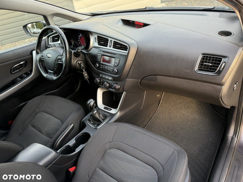 Kia Ceed 1.6 GDI Dream Team Edition - 28
