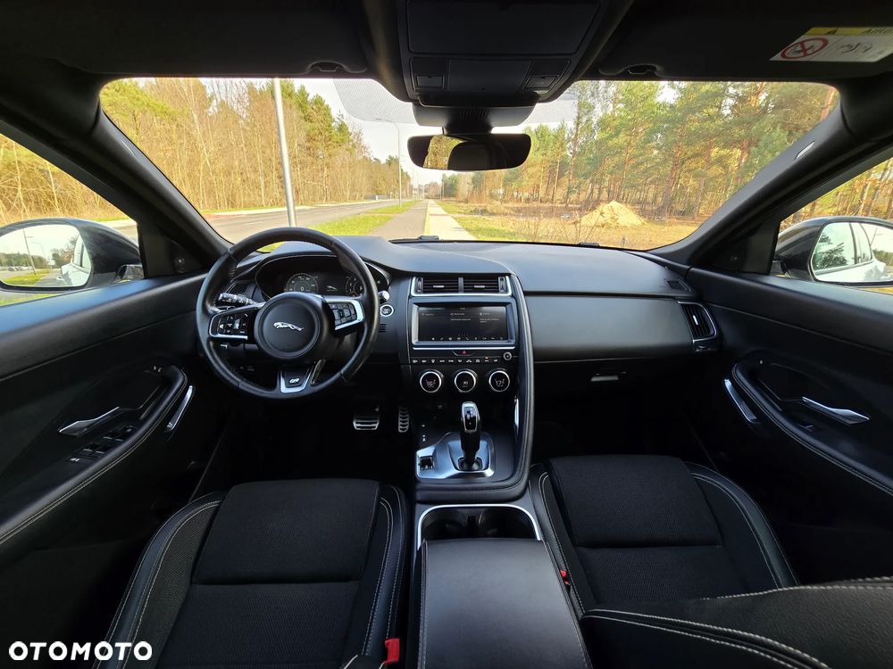 Jaguar E-Pace P200 AWD R-Dynamic - 6