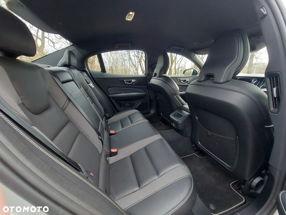 Volvo S60 T4 R-Design - 28