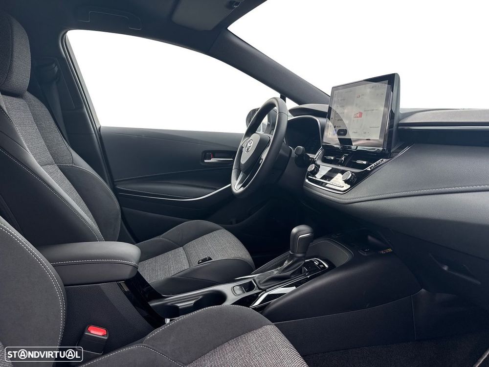 Toyota Corolla Touring Sports - 12