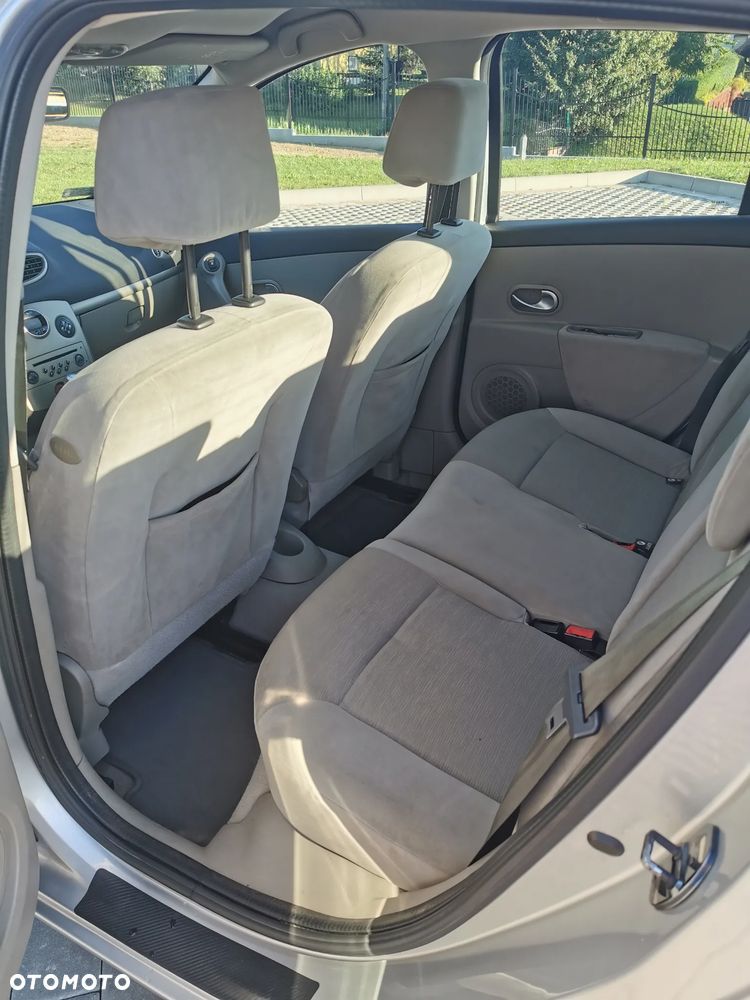 Renault Clio 1.5 dCi Extreme - 8